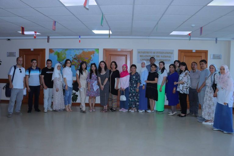 Communication group in English for in-service English language teachers at the Center for Retraining and Professional Development of Pedagogical Personnel