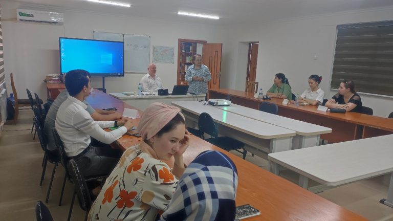 Employee of the state archive of Munichengladbach, Germany, historian, geographer and political scientist visited NUU