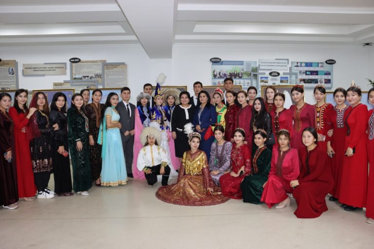 &laquo;Yangi O‘zbekiston millatlararo totuvlik va bag‘ri kenglik diyori&raquo; mavzusidagi davra suhbati