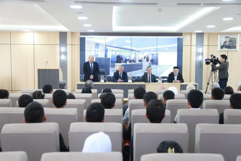 A meeting of graduates of the Faculty of Mathematics and talented students was held