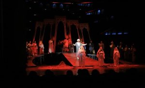 O’zbekiston Milliy universiteti jamoasi teatrda