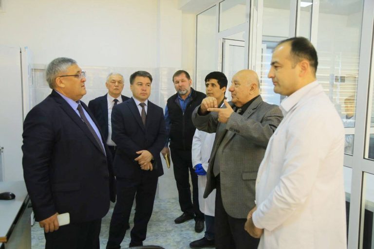 The rector visited the Institute of Biophysics and Biochemistry of the university