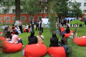 Universitet yashil maydoni