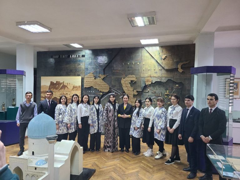 Alisher Navoiyni tavaludining 583 yilligi munosabati bilan Davlat adabiyot muzeyiga tashrif tashkillashtirildi