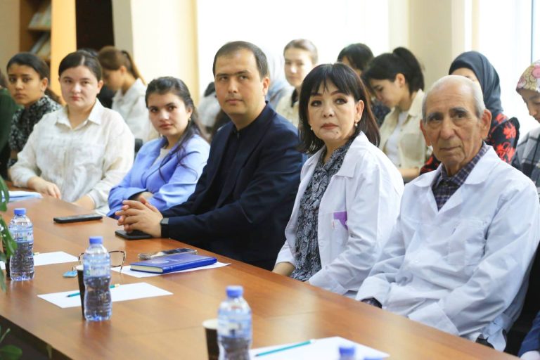 A meeting between academics and young researchers was held at the “Young Biochemists” club.