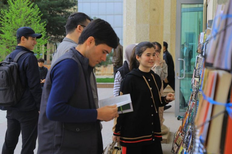 O‘zbekiston Milliy universitetida sifatli ta’limni sifatini oshirish maqsadida kitob savdo yarmarkalari tashkil etildi