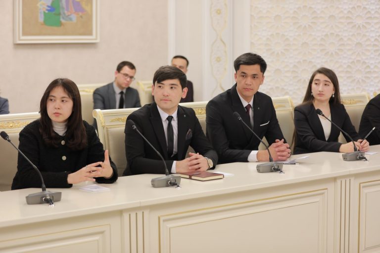 Building Collaborative Climate Awareness Between Youth and Parliament