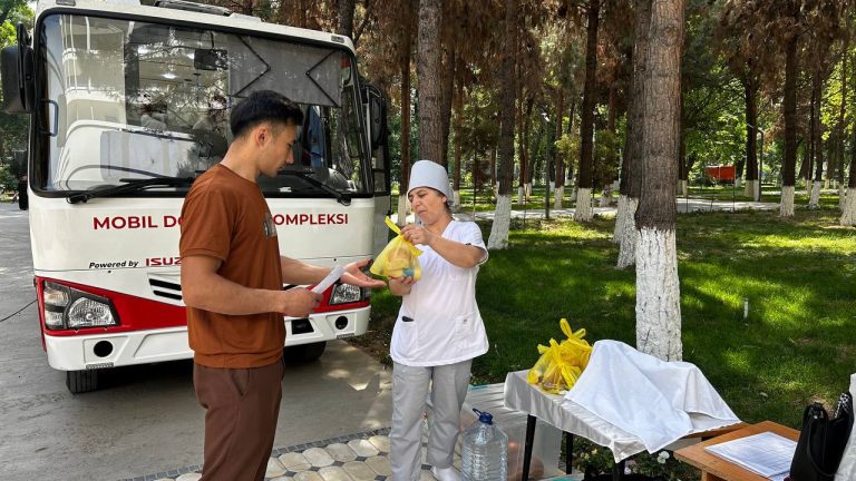 Ayni vaqtda O’zbekiston Milliy universitetida &laquo;Men donorman&raquo; qon topshirish xayriya aksiyasi bo’lib o’tmoqda.