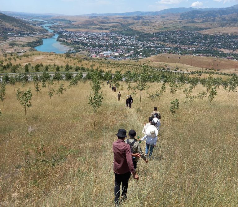 Sustainable Field Learning at Chorvoq