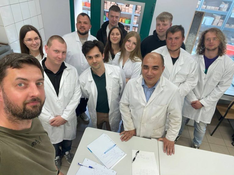 O‘zMU professori Polshada dars bermoqda